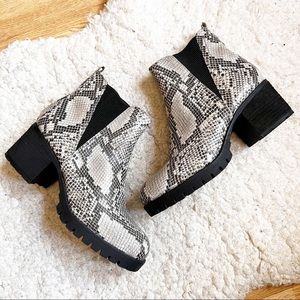 MIA JODY Gray Black Faux Python Snakeskin Print Lug Soled CHELSEA BOOT Size 10